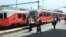 Utasok érkeztek a főváros Déli pályaudvarára a MÁV Csoport Siemens Desiro szerelvényén 2020. július 4-én. (MTVA/Jászai Csaba)
