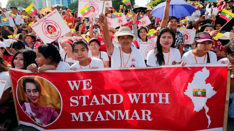Mjanmar: Skup pristalica Aung San Su Ći pred odlazak u Hag 