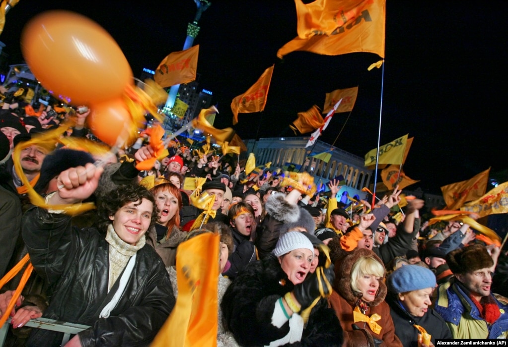 Помаранчева революція. Київ, майдан Незалежності, 22 листопада 2004 року