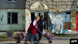Местные жители в Первомайске. Сентябрь 2014 года. Иллюстративное фото