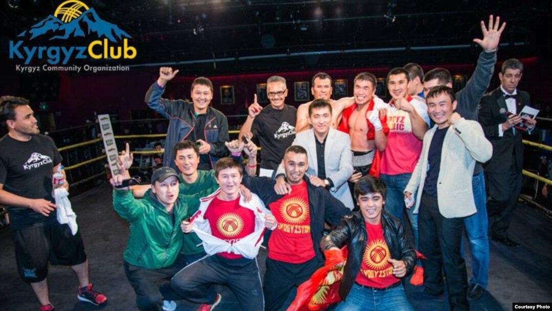 Урматтын ар бир таймашын мекендештери колдоп, сүрөп турушат