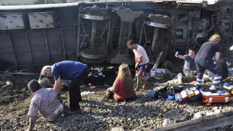 В Турции в ЧП с поездом погибли не менее 24 человек 