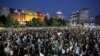Mii de oameni au protestat duminică pentru a treia seară consecutiv împotriva guvernării dominate de PSD