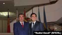 Täjigistanyň prezidenti Imomali Rahmon we Türkmenistanyň prezidenti Gurbanguly Berdimuhamedow GDA-nyň sammitinde, Duşenbe, 2011-nji ýylyň 2-nji sentýabry.