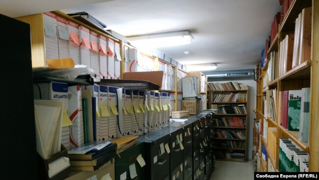 Част от архива на института, в който по думи на експертите от ДА "Архиви" се съдържат повече от 152 л.м. документи