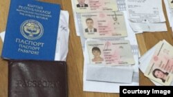 Москвадагы мигранттардын паспорттору
