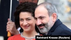 Анна Акопян и Никол Пашинян, архивная фотография