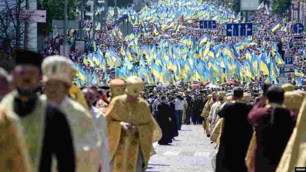 Учасники хресної ходи &laquo;За єдину помісну церкву&raquo; з нагоди 1030-річчя хрещення Русі-України. Київ, 28 липня 2018 року. БІЛЬШЕ ПРО ЦЕ