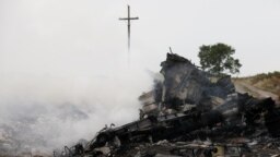 На місці катастрофи біля села Грабове в Донецькій області, 17 липня 2014 року