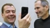 Президент РФ Дмитрий Медведев, iPhone и Стив Джобс, 2010 год