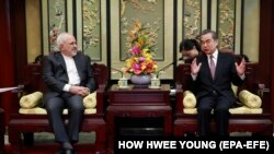 محمد جواد ظریف، وزیر امور خارجه ایران با همتای چینیاش وانگ یی