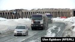 На трассе Бишкек-Ош. Архивное фото.