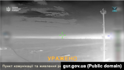 Вежа зв’язку зі встановленим на ній російським ретранслятором в окупованому Росією Криму. Скриншот із відео Головного управління розвідки Міністерства оборони України. 7 травня 2026 року