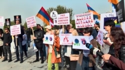 Բողոքի ակցիա Մարզահամերգային համալիրի դիմաց՝ Եվրոպական քաղաքական համայնքի գագաթնաժողովին զուգահեռ