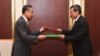 Министр иностранных дел Китая Ван И (слева) и министр иностранных дел Туркменистана Рашид Мередов. Ашхабад. 12 июля 2021 г.