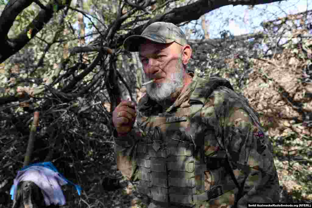 Артем: &laquo;Мені 40 років, з перших днів повномасштабного вторгнення &ndash; у лавах Нацгвардії, пішов добровольцем. У цивільному житті працював на металургійному заводі в Запоріжжі, зараз командир САУ 15-ї бригади оперативного призначення &laquo;Кара-Даг&raquo; Національної гвардії України&raquo;. Район Селидового, жовтень 2024-го