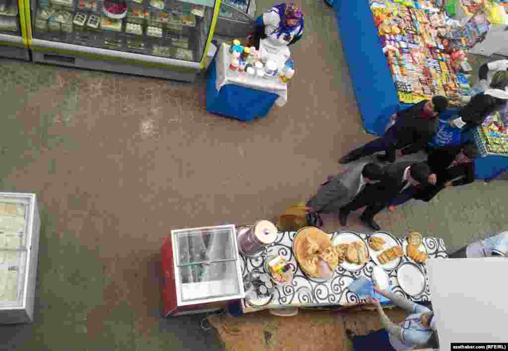 Aşgabadyň "G&uuml;l&uuml;stan" (Ors bazar) s&ouml;wda merkezi.
