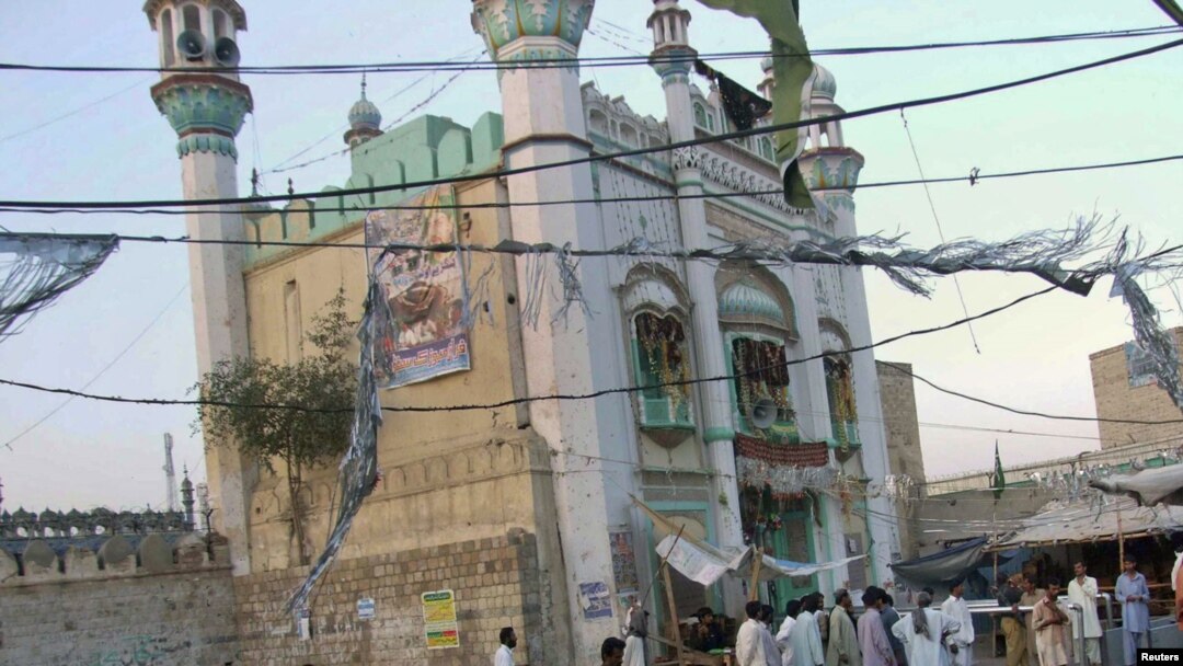 زیارتگاه سلطان سخی سرور؛ محل بمبگذاری انتحاری در دیره غازی خان