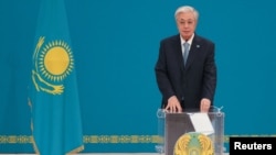 Қазақстан президенті Қасым-Жомарт Тоқаев Құрылтай сайлауға дауыс берген сәт. Астана, 23 тамыз, 2026 жыл.
