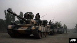 Pakistani army tanks form a column during a ground military operation against Taliban militants in the main town of Miran Shah in North Waziristan. (file photo)