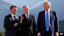 Fransa prezidenti Emmanuel Makron, Kanadanın baş naziri Mark Karni və ABŞ prezidenti Donald Tramp G7 sammitində