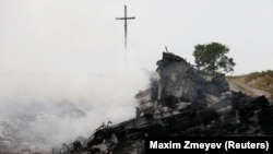 На місці катастрофи біля села Грабове в Донецькій області, 17 липня 2014 року