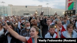 Zeci de mii au protestat din nou la Minsk duminică împotriva rezultatelor alegerilor prezidențiale, pe care le consideră măsluite, 23 august 2020.