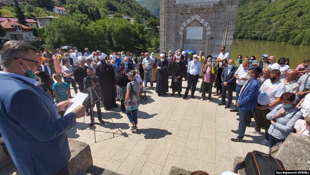Odavanje pošte stradalima u Višegradu