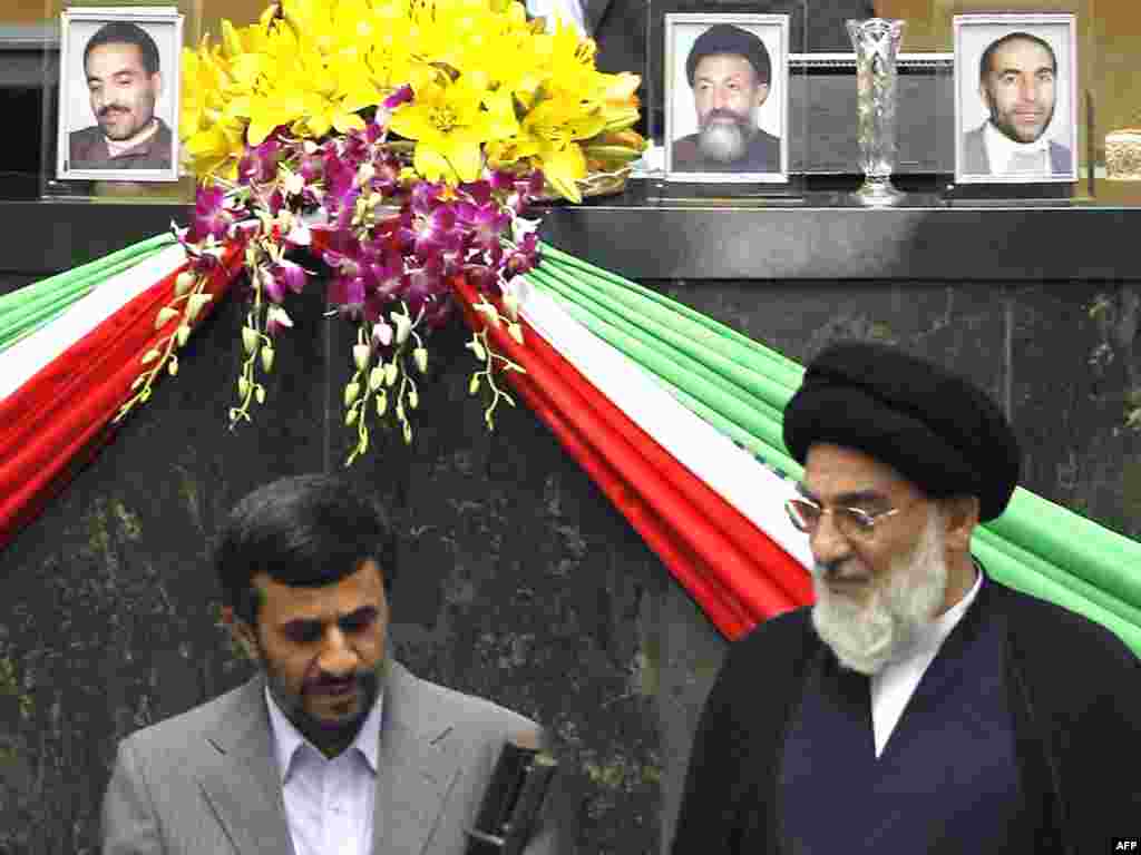 Президент Ирана Махмуд Ахмадинежад приведен к присяге на второй срок