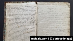 Архіўная кніга з касьцёла ў Вялікіх Эйсмантах, што ў Бераставіцкім раёне Горадзенскай вобласьці