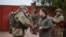 Президент Владимир Зеленский Донбасстагы украин аскерлери менен жолугушууда. Чыгыш Украина. 2021-жылдын 8-апрели.