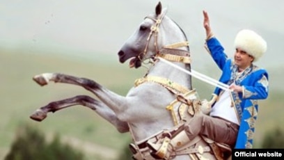 Бодибилдер әйел жігітті трахает BDSM клубы Нижний Новгород