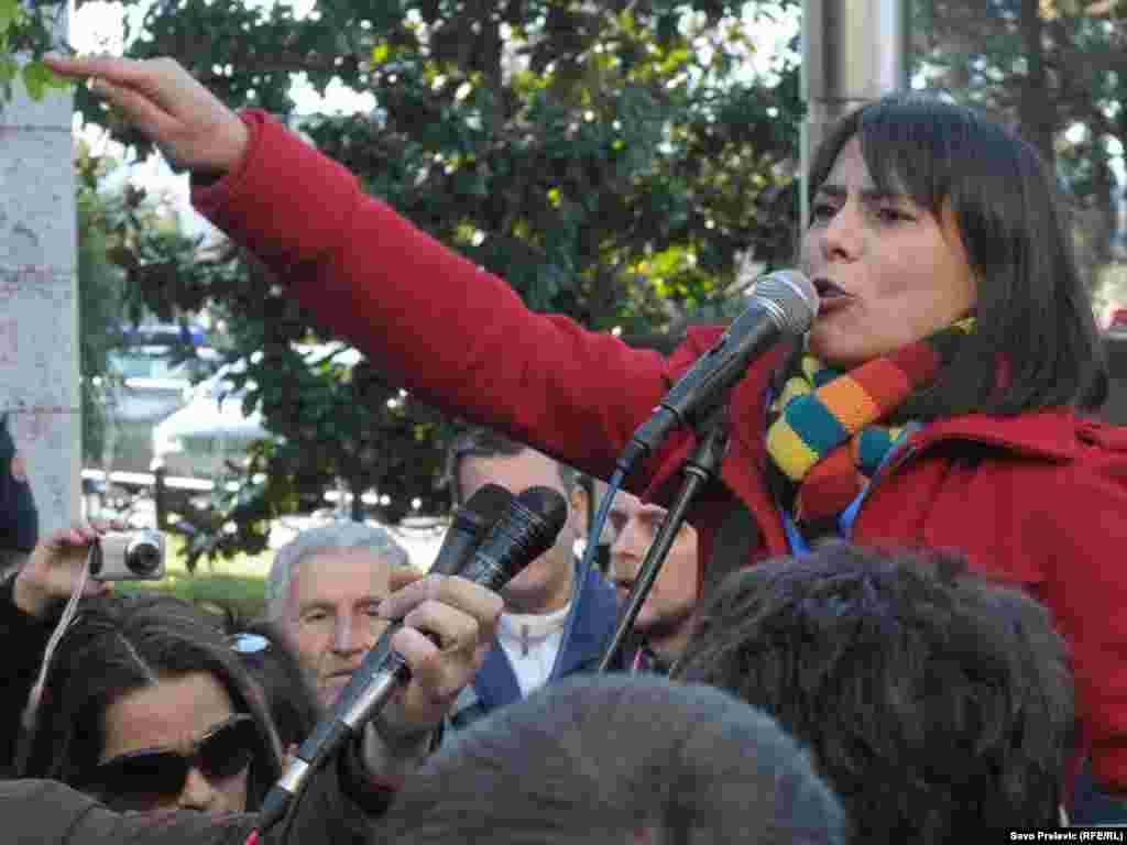 U Podgorici je nekoliko hiljada ljudi 21. januara 2012. protestovalo ispred zgrade crnogorske Vlade, zbog te&scaron;kog socijalno-ekonomskog stanja u Crnoj Gori. Protest je organizovala Unija slobodnih sindikata, uz podr&scaron;ku Mreže za afirmaciju nevl