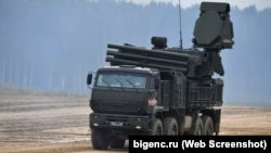 Зенитный ракетно-пушечный комплекс «Панцирь-С2». Скриншот с сайта bigenc.ru