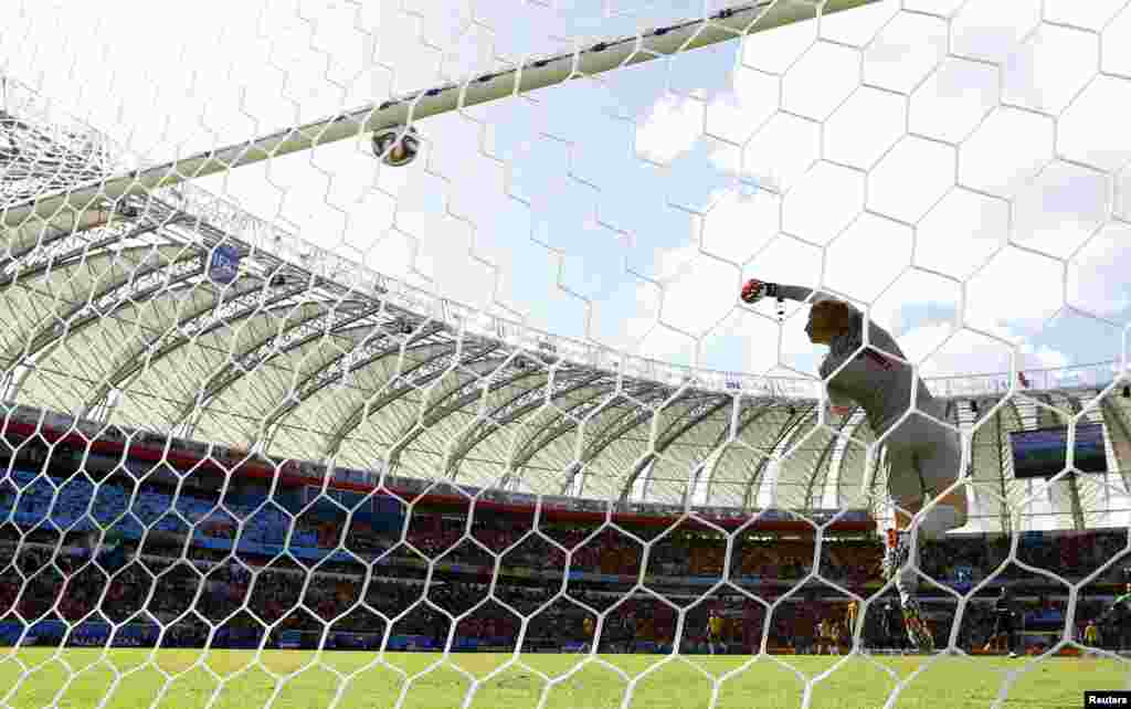 Tim Cahill-in hollandların qapısına qolu...