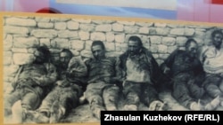 Архивное фото «Жертв красного террора» в музее памяти жертв политических репрессий. Поселок Долинка Карагандинской области.