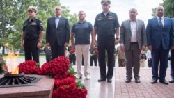 Сергій Аксенов під час урочистого покладання квітів до Меморіалу героїчної оборони Севастополя 1941 – 1942 років, 20 серпня 2020 року