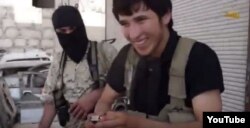 Бабур Исмаилов во время подготовки к теракту в городе Фуа - кадр из видео группировки имама аль-Бухари