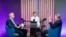 Igor Boțan și Nicolae Negru, în studioul Europei Libere, în timpul înregistrării episodului din 21 mai al podcastului „Dincolo de Știri” realizat de Eugenia Crețu