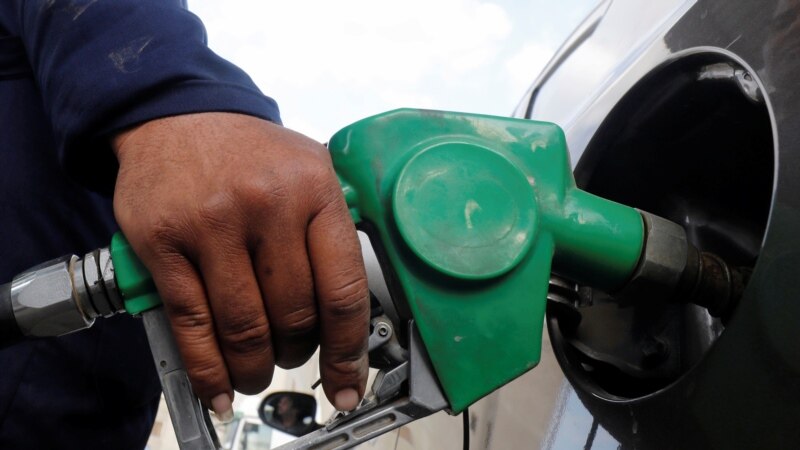Petroliștii, nemulțumiți de proiectul de lege care le-ar limita influența asupra formării prețurilor la carburanți