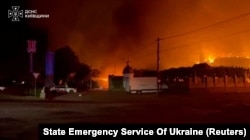 Пожежа після російського удару по складу в селі Мила Бучанського району на Київщині. Це фото ДСНС оприлюднила 29 серпня 2026 року