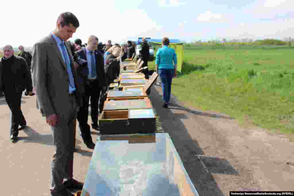 На виставці представлені не лише речі невідомих солдатів, знайдені на місці бою. Окремі ящики виставки містять предмети, що належали конкретним бійцям. Їх передали волонтерам рідні та побратими загиблих