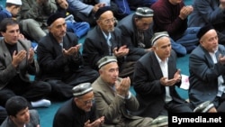 Daşkənd məscidində namaz, noyabr 2001