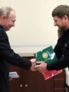 Керівник Чечні Рамзан Кадиров (праворуч) і очільник Росії Володимир Путін. Резиденція біля Москви, 15 червня 2018 року (ілюстративне фото)