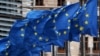 Flamuj të Bashkimit Evropian të vendosur para ndërtesës së Komisionit Evropian. Fotografi nga arkivi. 