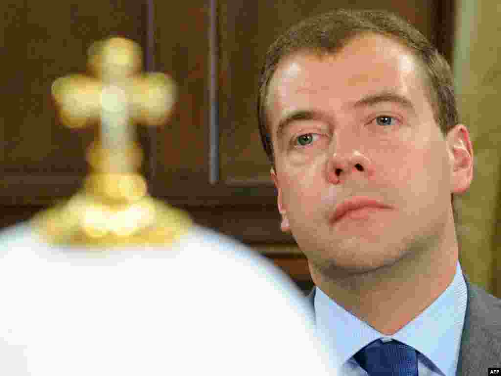 Russia -- President Dmitry Medvedev at a meeting with the leaders of Russian main religious denominations in Barvikha, 21Jul2009 - RUSSIAN FEDERATION, BARVIKHA : Russian President Dmitry Medvedev (R) listens during a meeting with the leaders of Russia's main religious denominations outside Moscow in Barvikha on July 21, 2009 to discuss integrating religion into schools and the armed forces. At left is Russian Orthodox Patriarch Kirill.