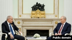 Ermenistanyň premýer-ministri Nikol Paşinýan we Russiýanyň prezidenti Wladimir Putin, Moskwa, 2026-njy ýylyň 1-nji apreli