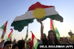 Сирийские курды радуются итогам референдума в Иракском Курдистане. Город Дерик, 26 сентября