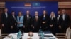Қазақстан президенті Қасым-Жомарт Тоқаев (ортада) Германияның экономикалық қауымдастықтары мен қаржы институттары жетекшілерімен кездесті. Берлин, 29 қыркүйек, 2026 жыл. (Ақорданың баспасөз қызметінің фотосы)
