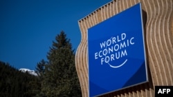 Panou afișat de Forumul Economic Mondial înaintea reuniunii anuale de la Davos, Elveția. 18 ianuarie 2026.